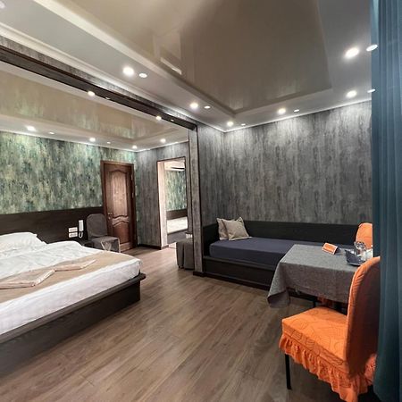 Salut Hotel Bishkek Esterno foto